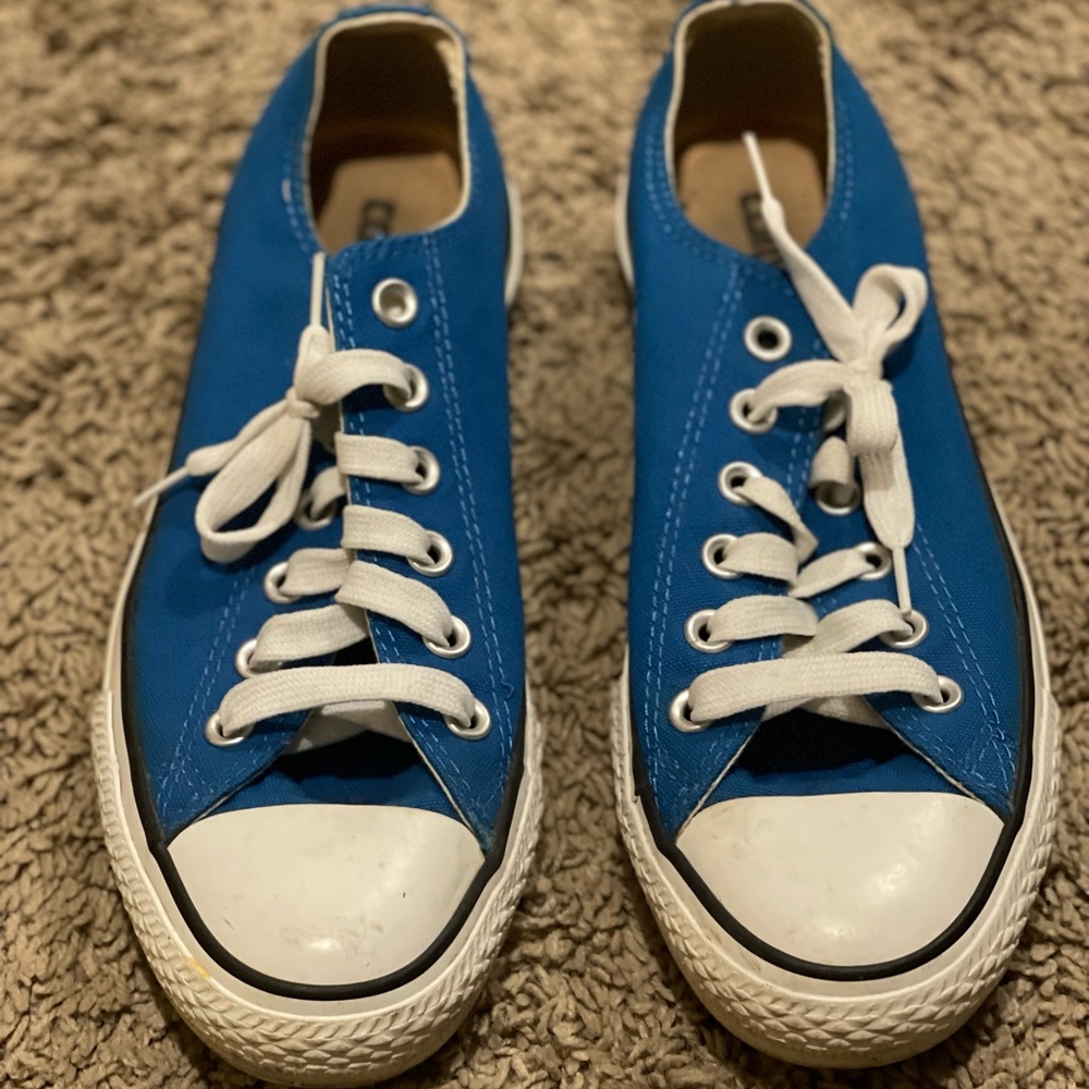 Low top converse sneakers
